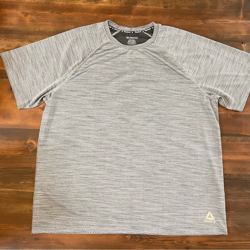 ๐ป5/$15๐ป Reebok | Gray Lightweight Athletic Top - Picture 3 of 7